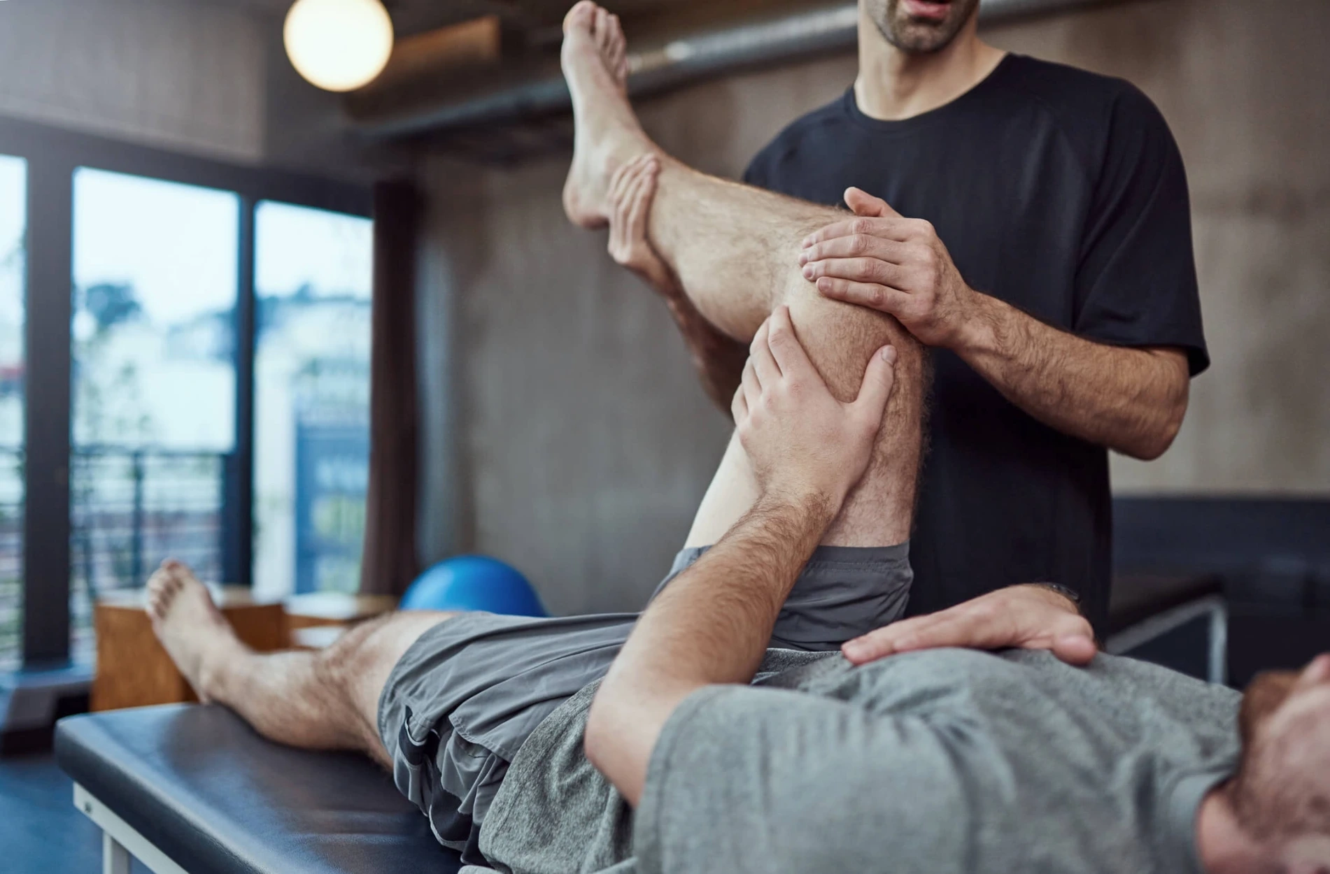 Patient bei der Physiotherapie